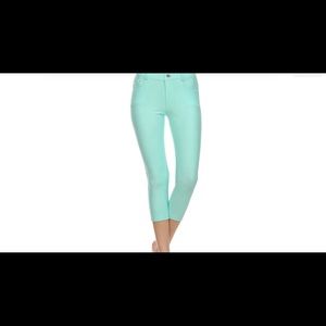 NWT YELETE STRECHY CAPRI JEGGINGS MINT COLOR bundle and save!